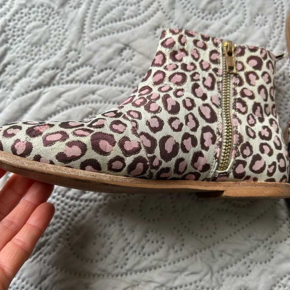 Janie and Jack short metallic animal print boots. Off white w/ pink and brown. 3